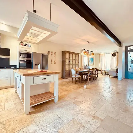 וילה A 1min D'une Base Nautique Maison Spacieuse Avec Piscine